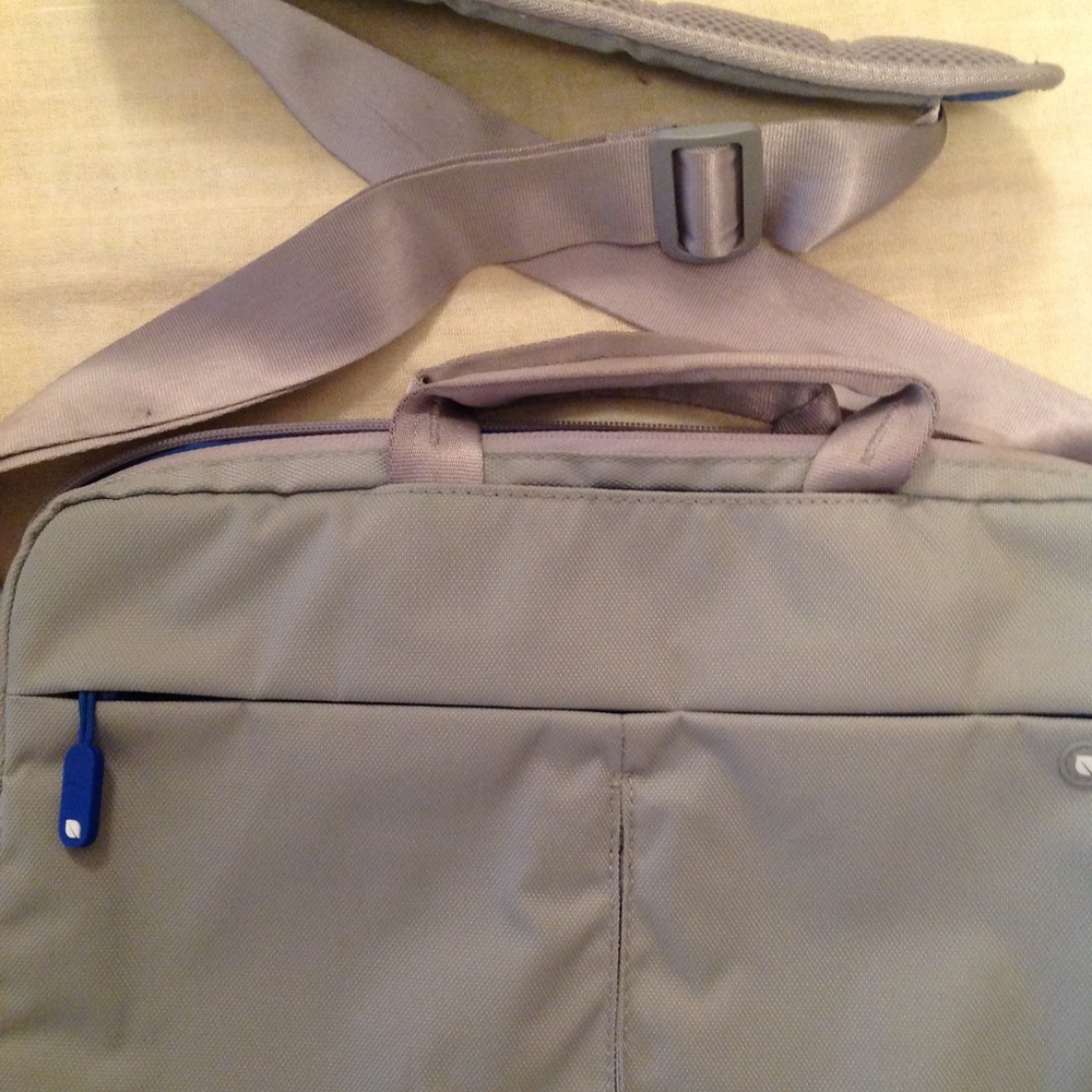 Incase Computer Bag - image 4